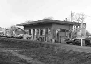 Station-Central Islip-View NE - 01-72 (Keller-Keller).jpg (96785 bytes)